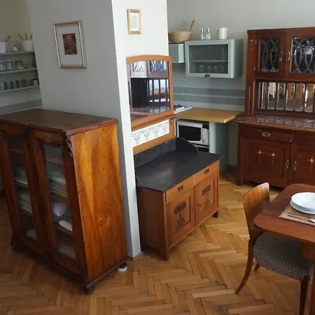 Апартаменты Old Town - Lindasflat - *